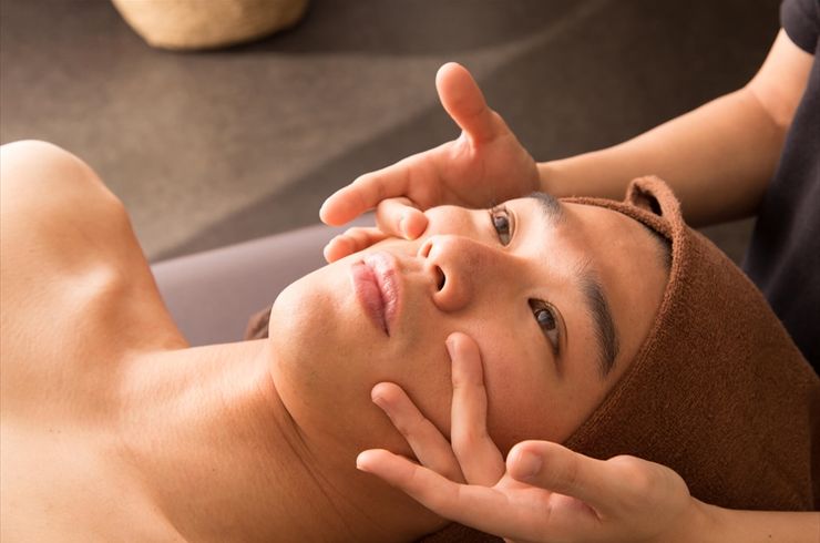 顔のマッサージ